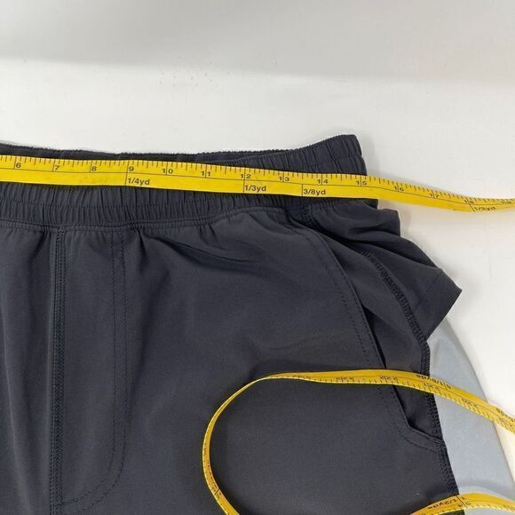 Lululemon Men's White/ Grey Elastic Waist Athletic Training Shorts Size L - Picture 5 of 5